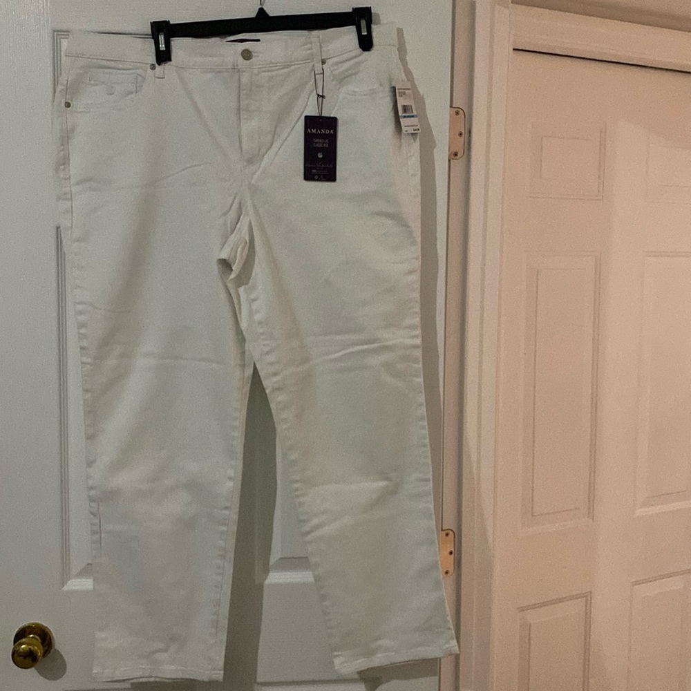 Women’s White Tapered Leg Classic Rise Jeans